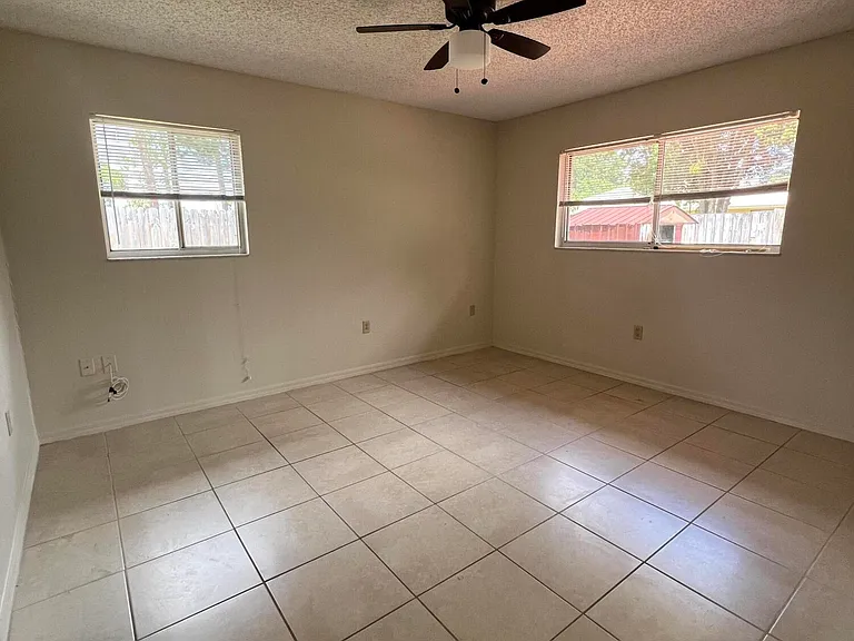 6485 Manila Dr — Photo 12
