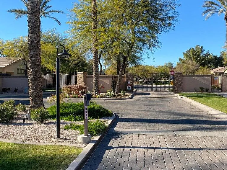 2042 W Periwinkle Way — Photo 32