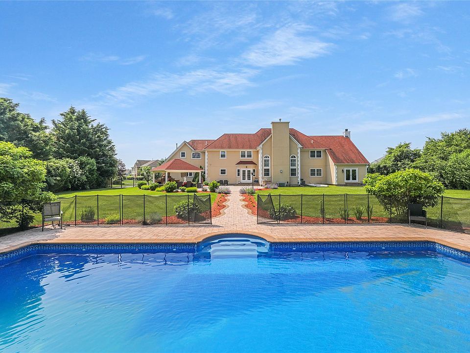1st image of 11 Dogwood Lane