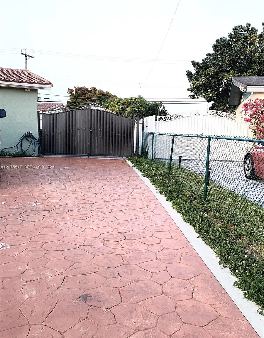 Linden Gardens — Photo 1