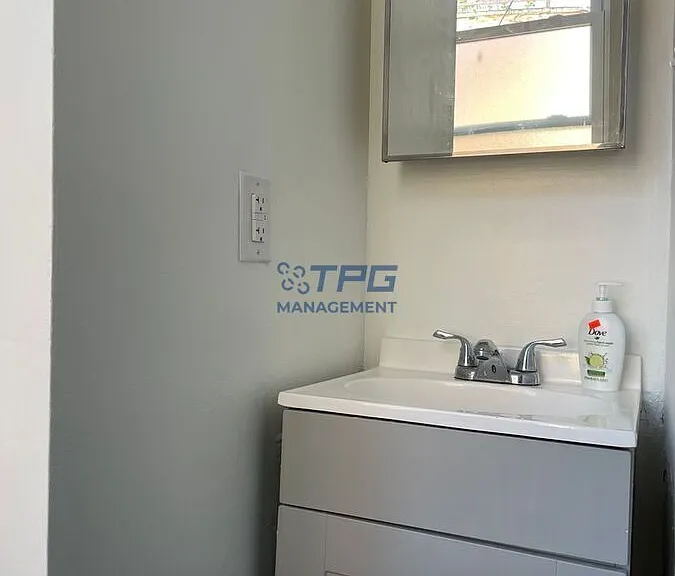 111 Mallory Ave #7 — Photo 9