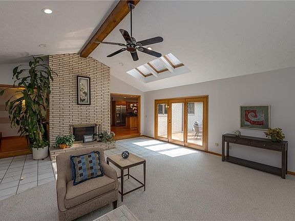 5th image of 828 Hardwood Ct