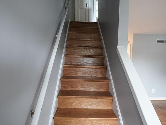 3rd image of 826 S Highland St