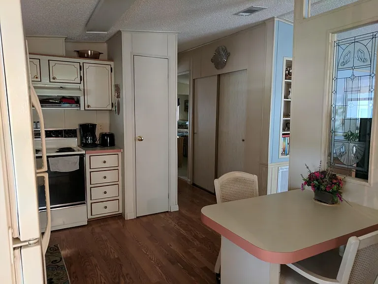 kitchen breakfast nook