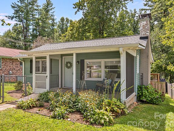 3rd image of 1015 Mountain View St