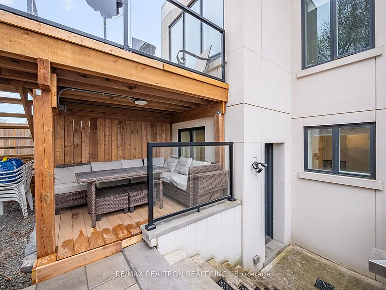 10 Katherine Rd #LOWER — Photo 7