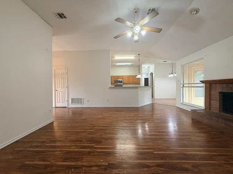 1023 Bonanza Dr — Photo 15