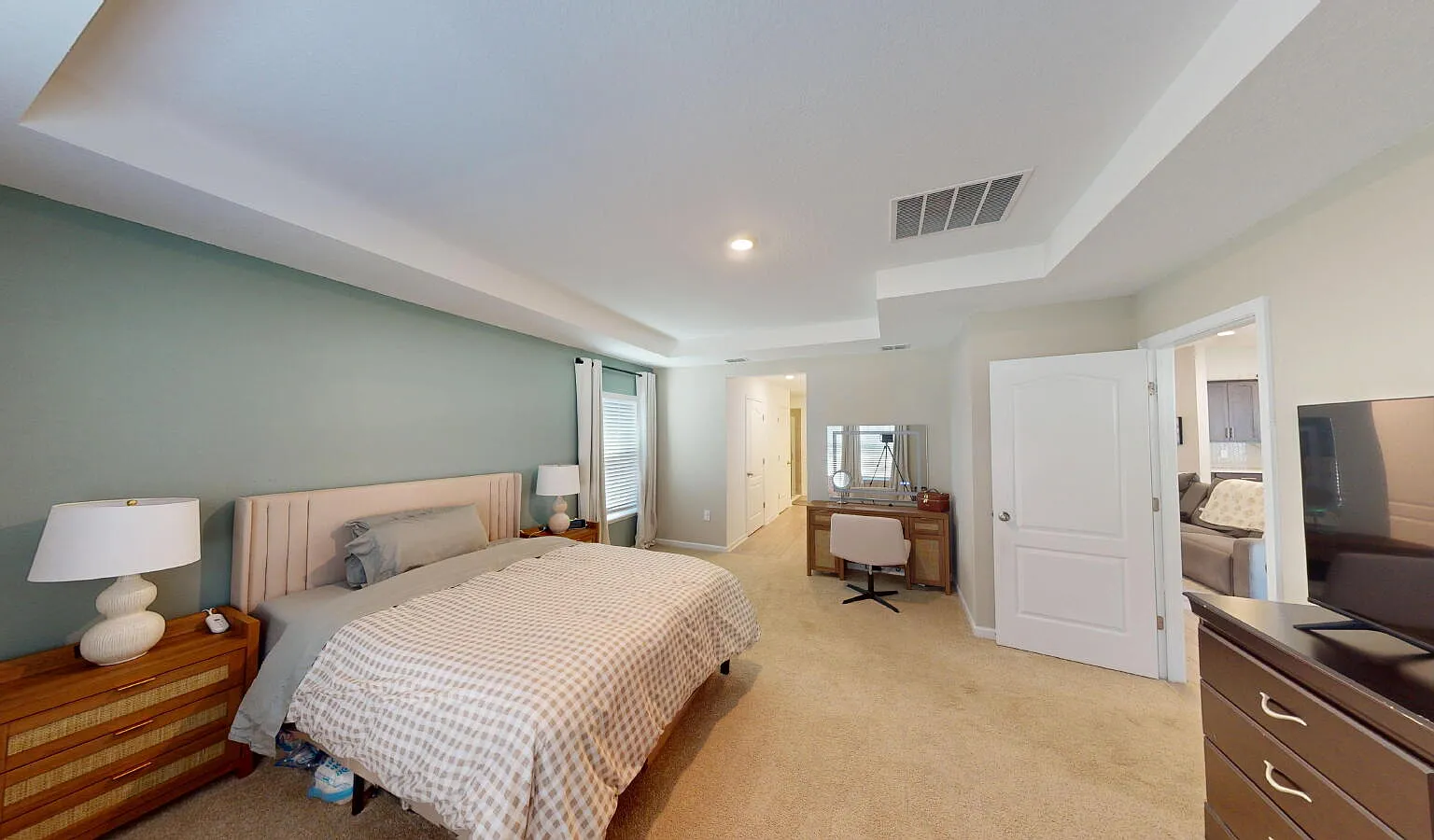 4 bed, 2.0 bath, $2,300 — Photo 3