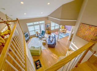 301 Thackeray Close, Moosic, PA 18507