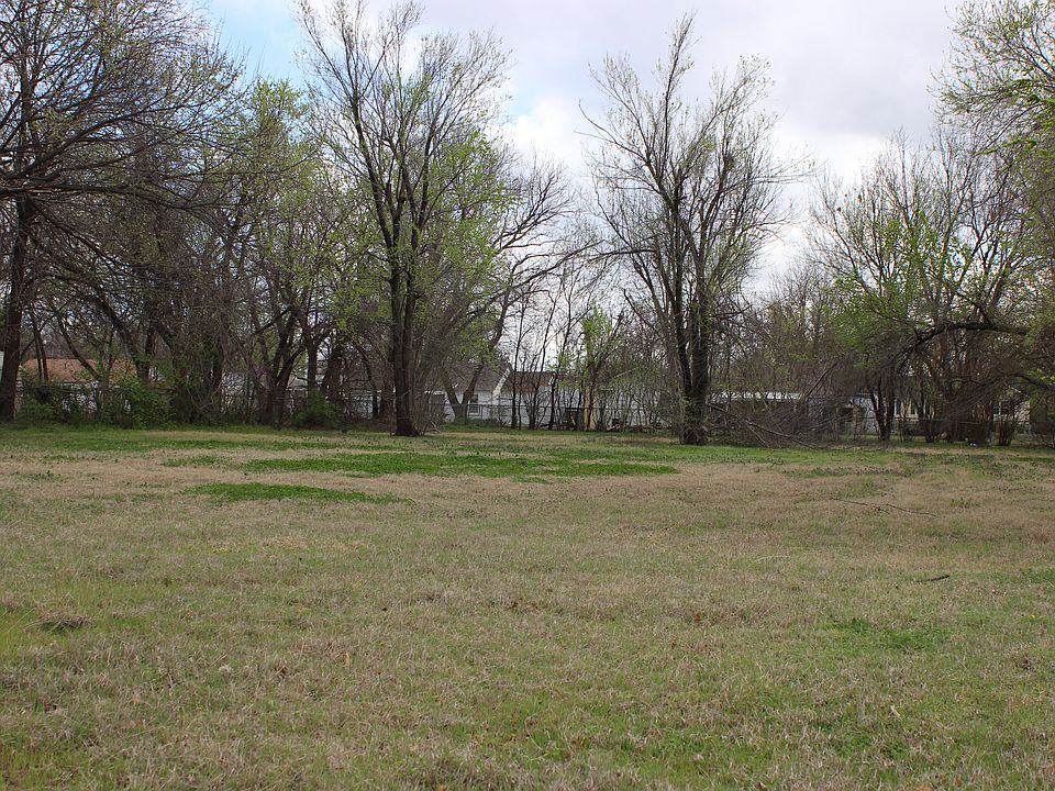2nd image of 4012 Thomas Dr