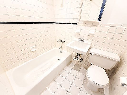 4th image of 2333 1st Ave #4Z