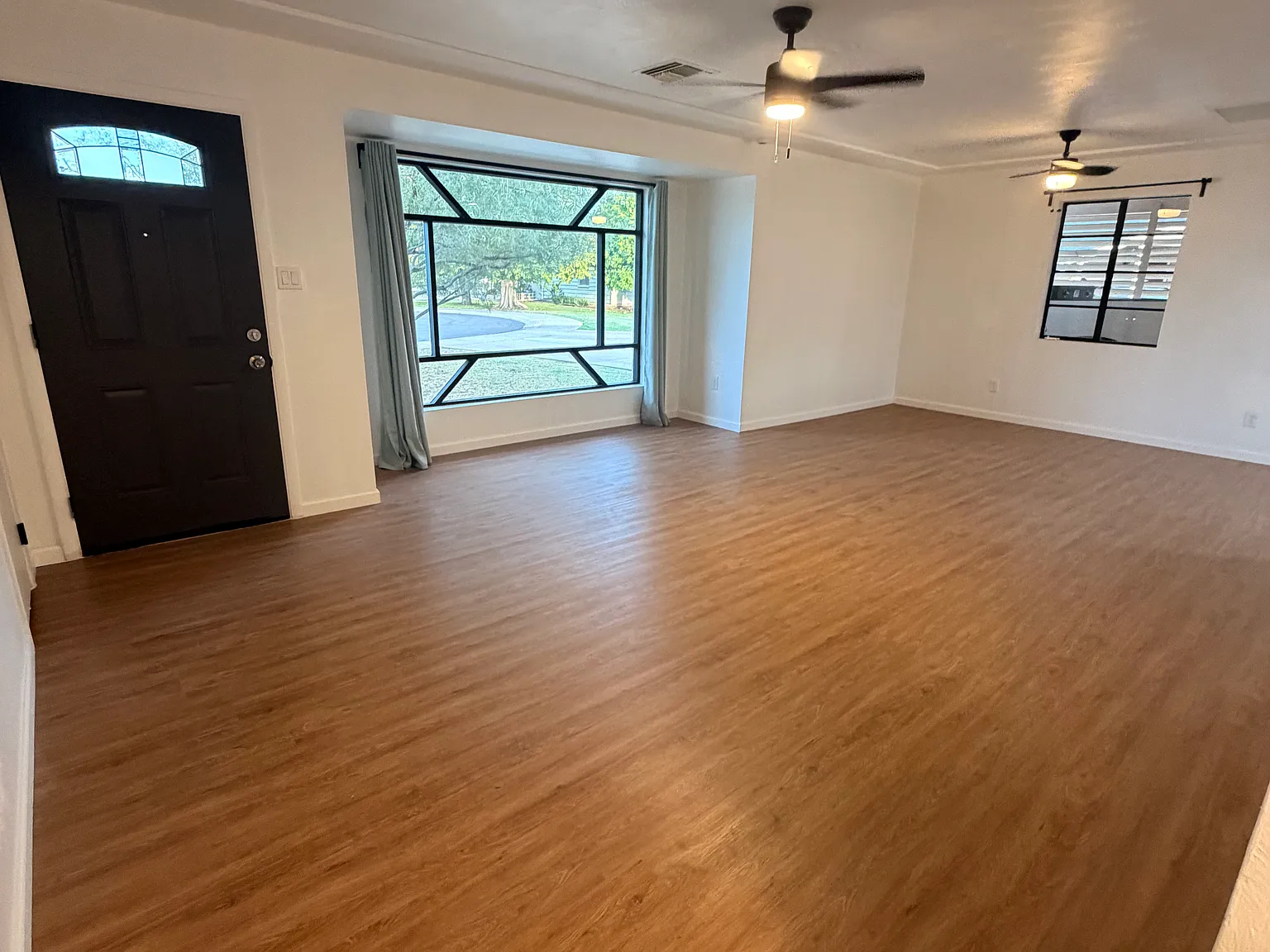 3 bed, 1315 sqft, $2,600 — Photo 3