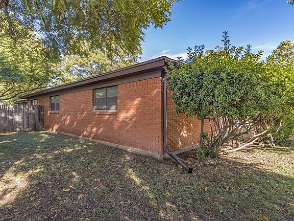 4th image of 2334 Hollis Dr