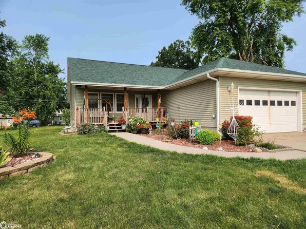 1025 Spring St, Grinnell, IA 50112