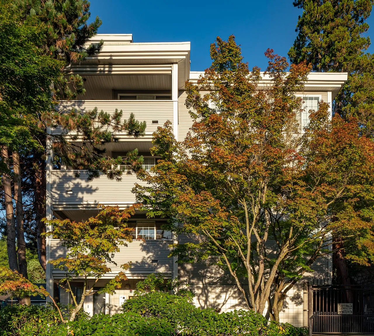 5307 Live Close To University Village And Uw! — Photo 1