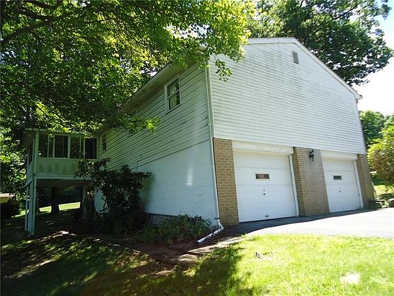 2nd image of 121 Braethorn Dr