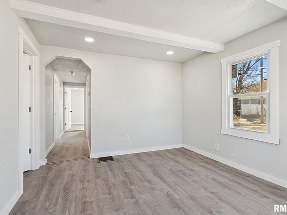 4th image of 2503 Bellevue Ave