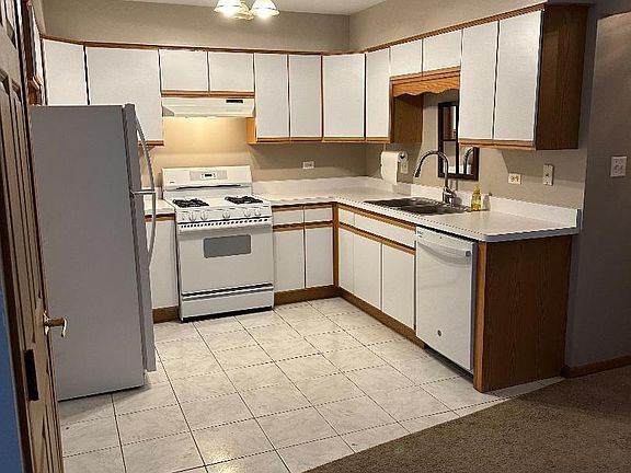 2nd image of 8511 Hill Top Ct #8511