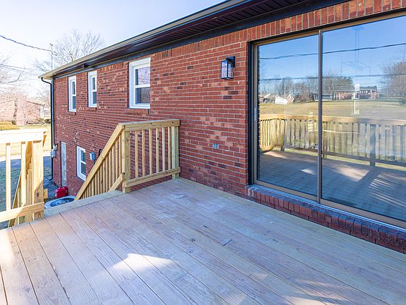 4th image of 164 Carolyn Ln