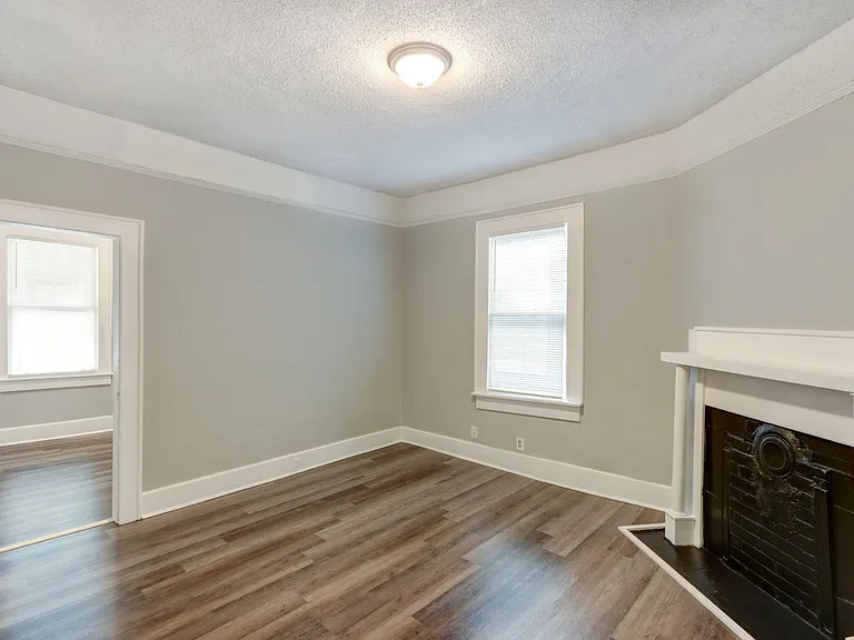 1013 W Victory Dr — Photo 7
