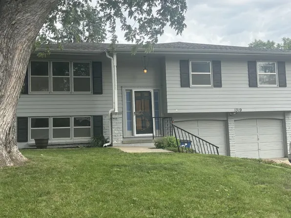 1319 S 165th St, Omaha, NE 68130