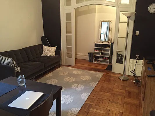 Rented by Book A Broker | media 18