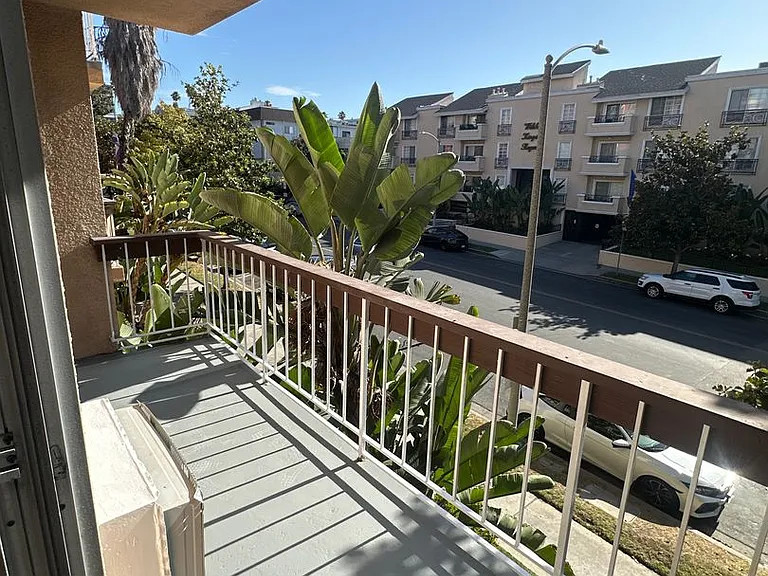 400 S. Kingsley Drive — Photo 77
