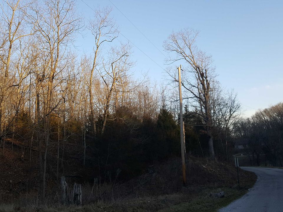 2nd image of 916 Aspen Rd