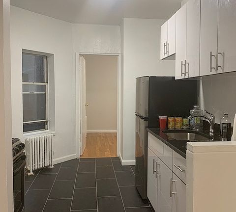 3rd image of 242 W 16th St APT 2R