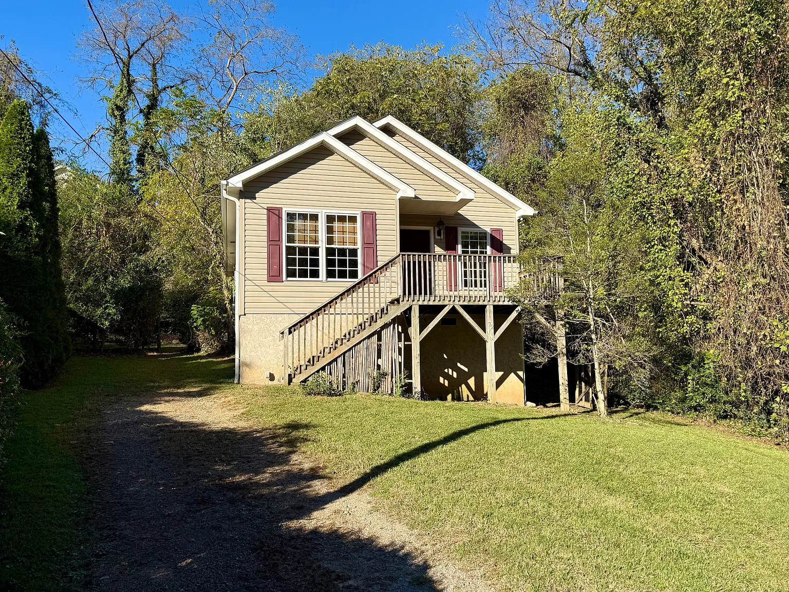 3 bed, 1056 sqft, $2,050 — Photo 1