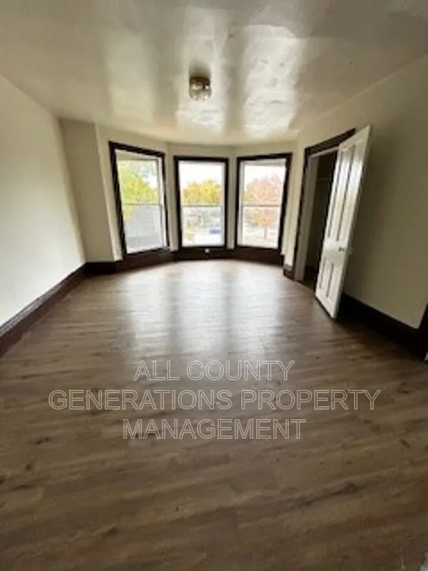 2 bed, 1.0 bath, $850 — Photo 4