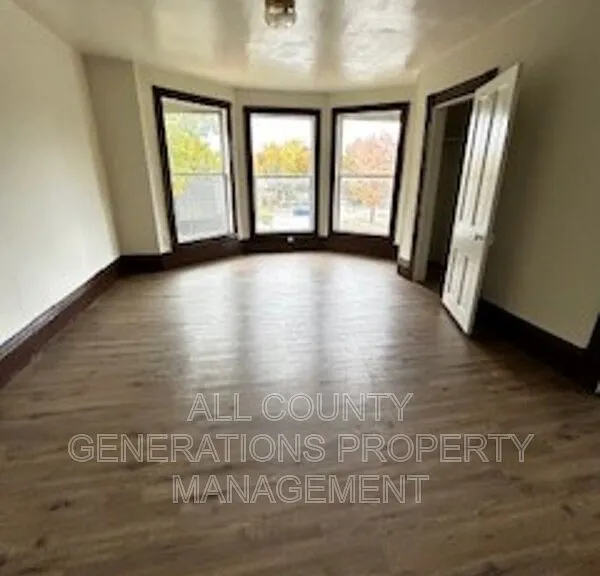 778 Yale St — Photo 4