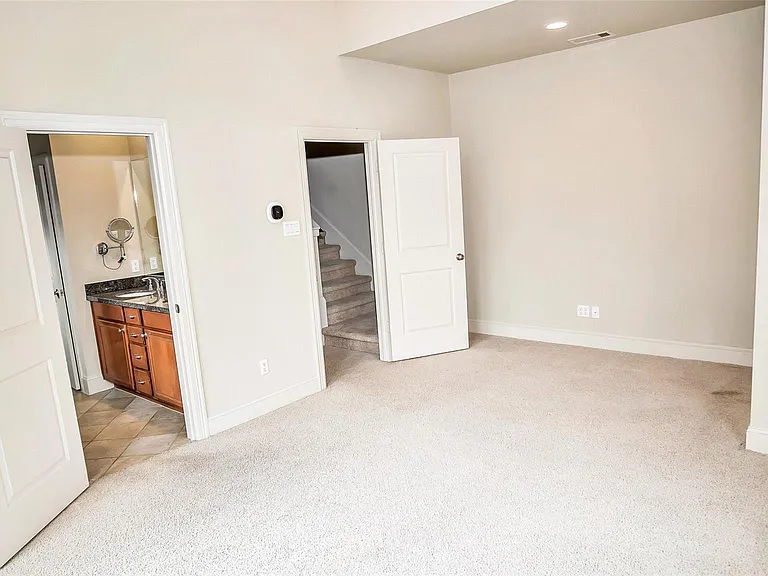 1611 Silver St — Photo 15