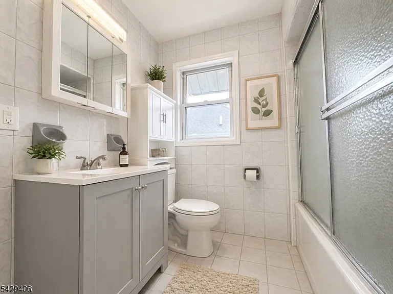 312 Rochelle Ave — Photo 9