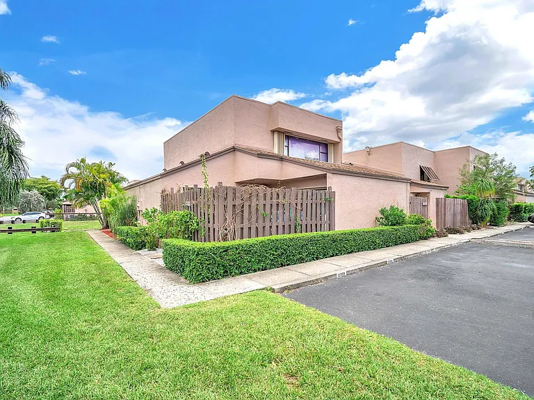 12359 NW 11th Ct — Photo 21