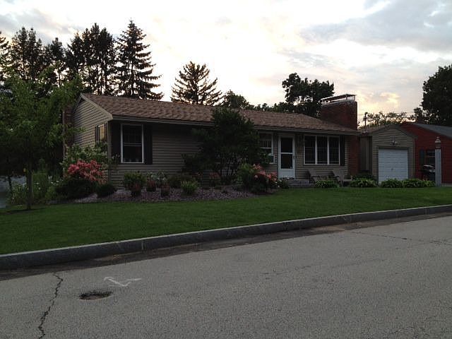 2nd image of 1122 Belmont St