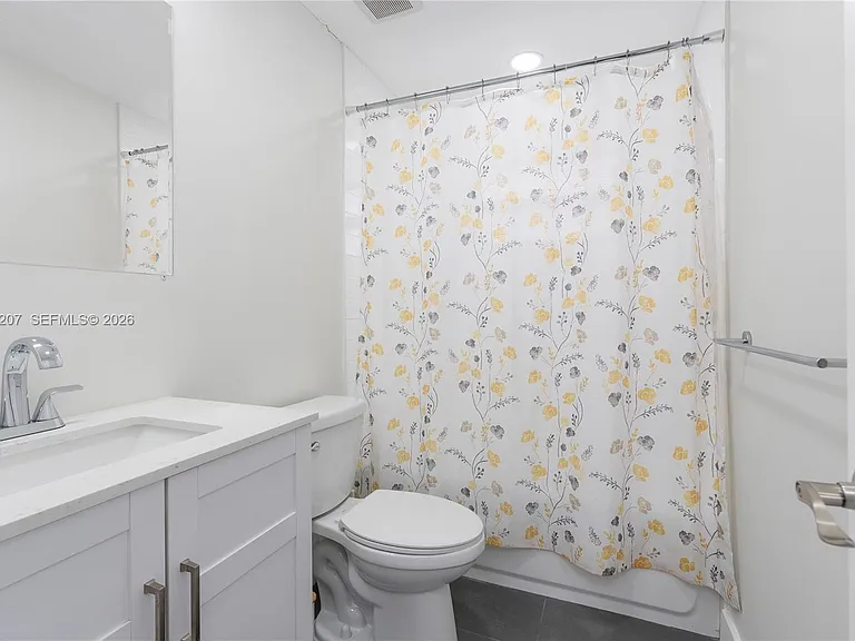 510 SE 3rd Ave — Photo 17