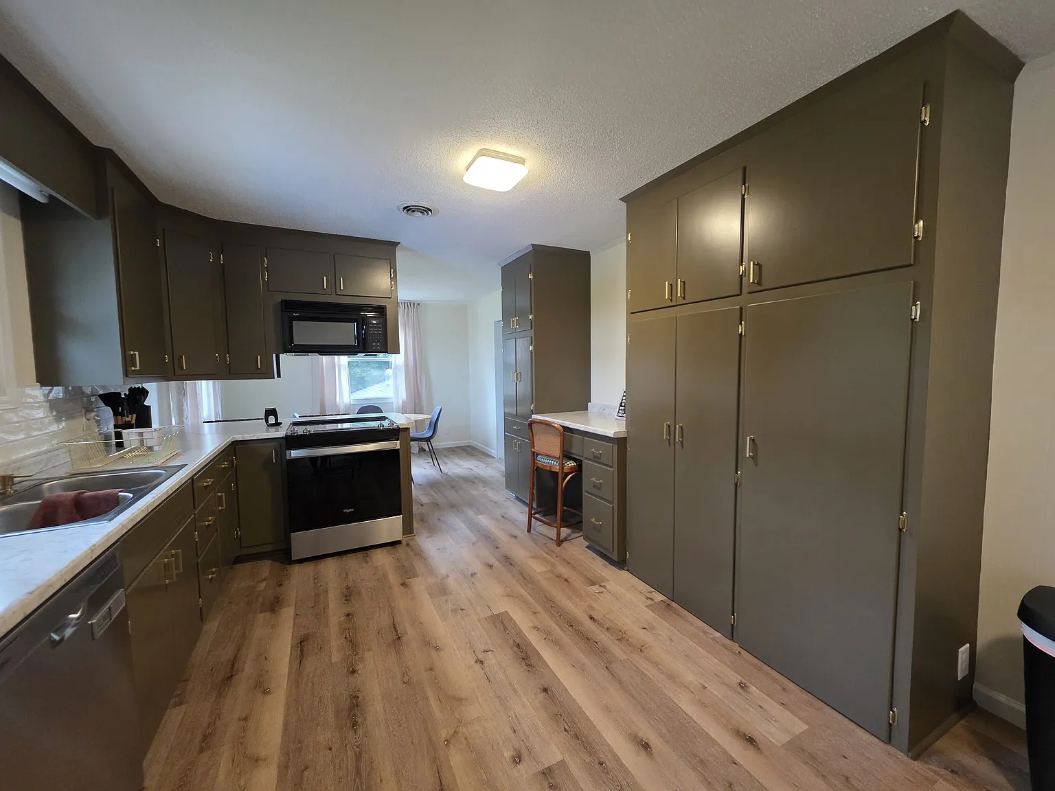 3 bed, 1.5 bath, 1630 sqft, $2,800 — Photo 3