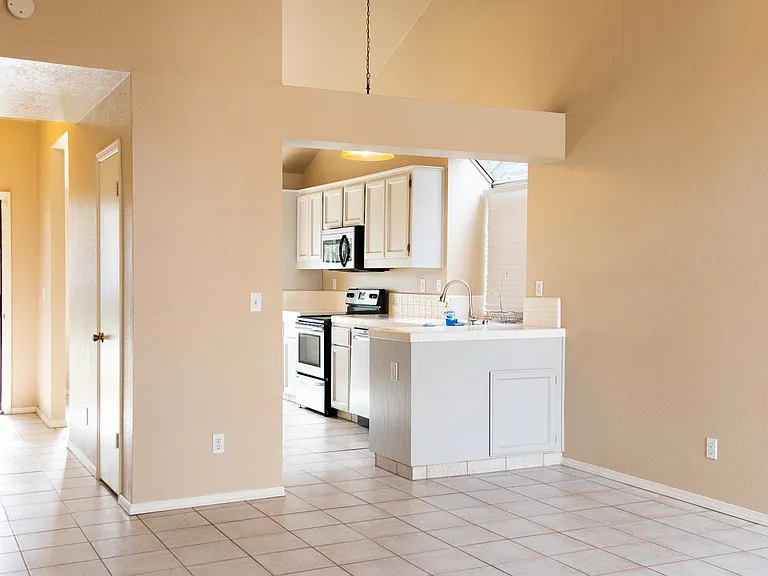 2182 E Minarets Ave — Photo 5