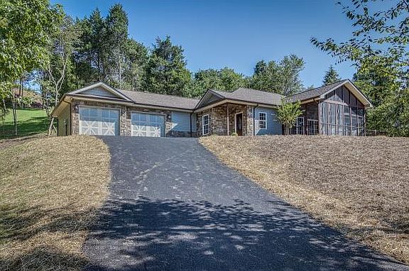 5th image of 1106 Laurel Pond Ln