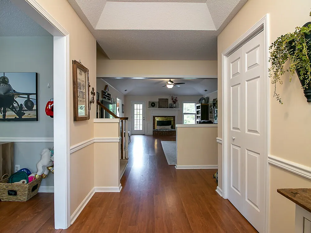 4 bed, 2.5 bath, 2370 sqft, $1,950 — Photo 4