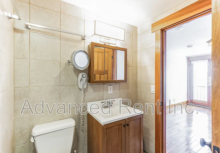 2802 E Fairmount Ave — Photo 20