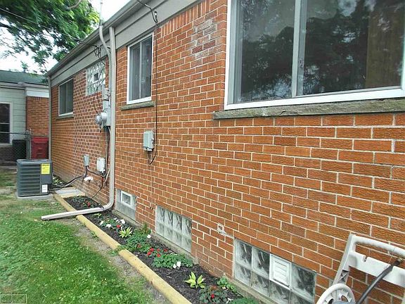 4th image of 18855 Northway St