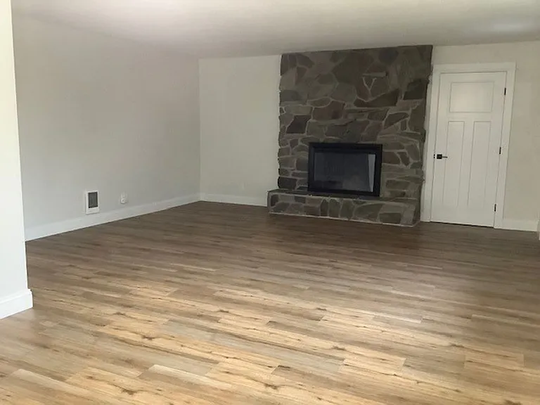 955 Exchange St — Photo 14