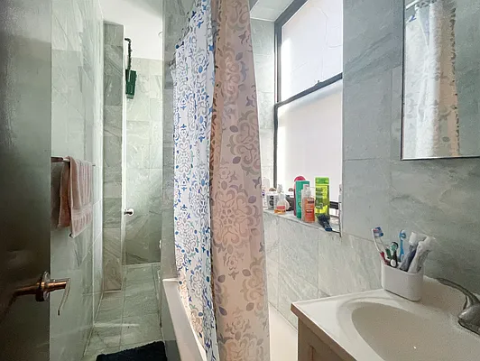 Rented by Kahen Properties | media 26