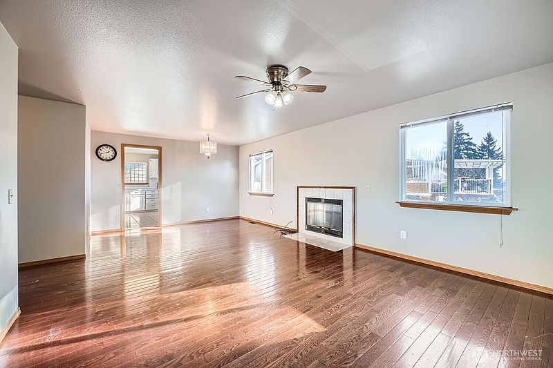 3rd image of 5525 Renton Avenue S