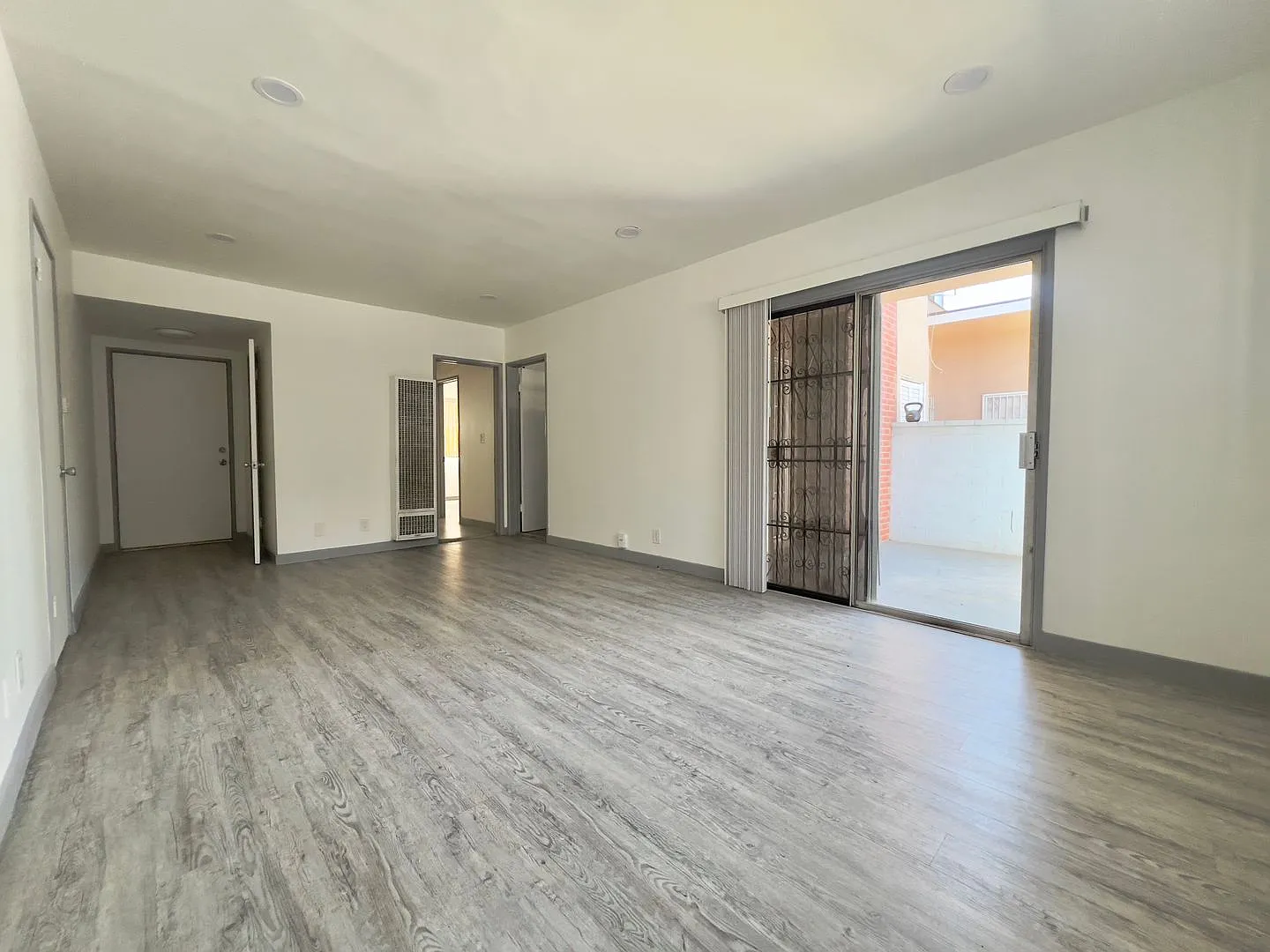 10942-10948 Crenshaw Blvd (Hexagon Eagles LLC) — Photo 2