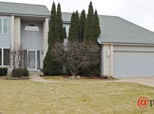 401 Foxford Dr, Buffalo Grove, IL 60089