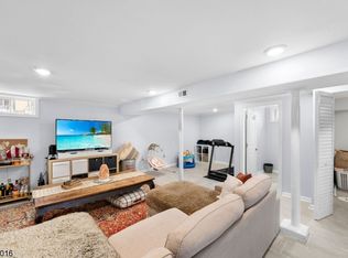 457 Brooklawn Ave, Roselle, NJ 07203