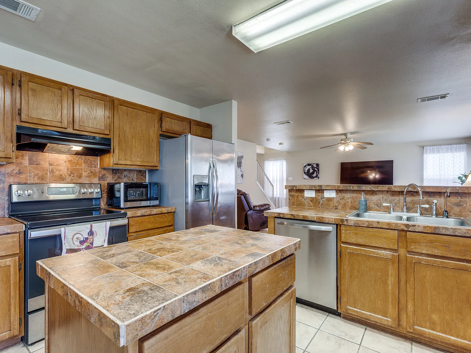 3 bed, 2.5 bath, 2231 sqft, $2,695 — Photo 4